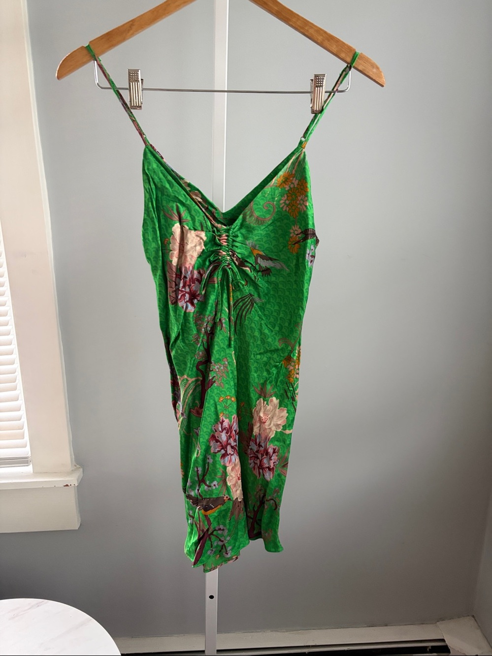Zara floral print satin slip dress spaghetti straps and a ruched V-neckline. - Picture 5 of 8